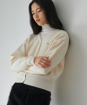 에센셜 브이넥 니트 가디건 아이보리
