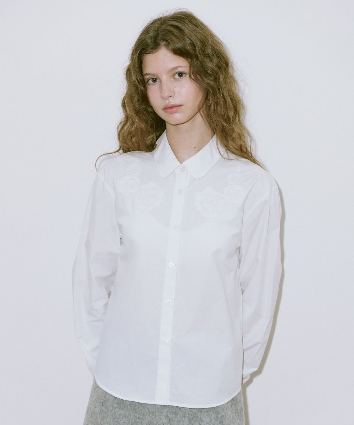 시눈(SINOON) Rose Artwork Shirt (White)