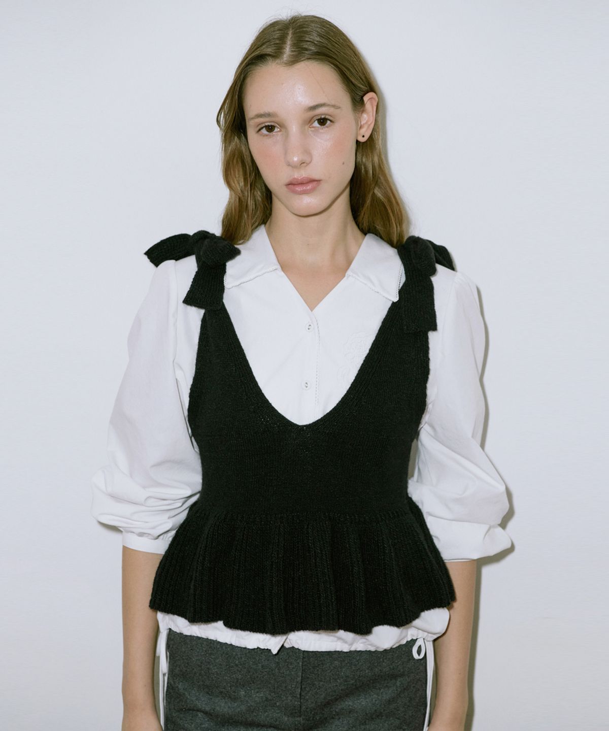 시눈(SINOON) Ribbon Tie Frill Sleeveless (Black)