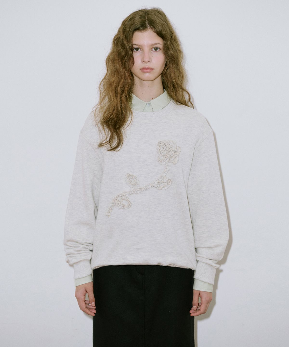 시눈(SINOON) Rose Frill Sweatshirt (Oatmeal)