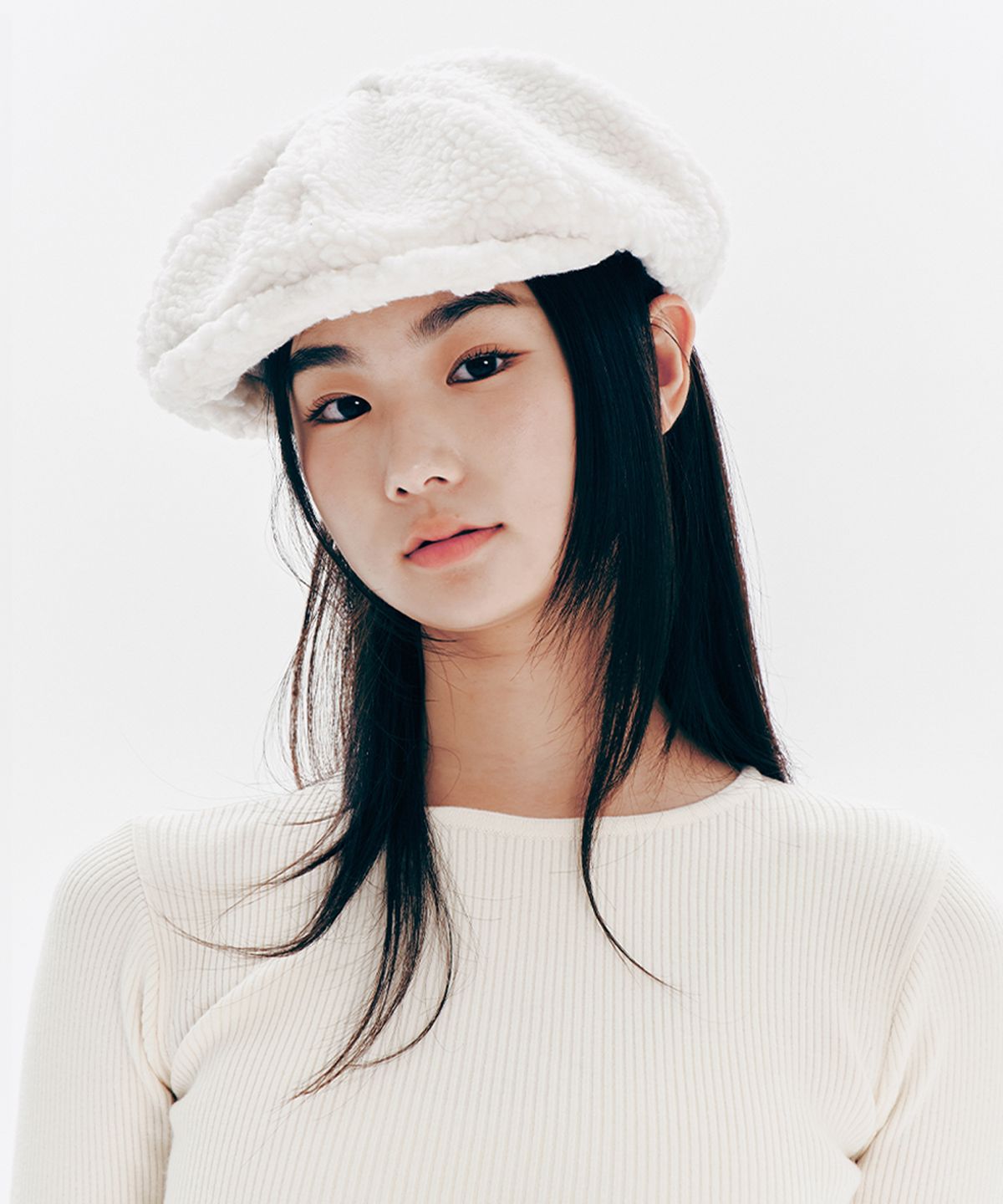 유희(YOUHEE) SHEARING HUNTING CAP WHITE