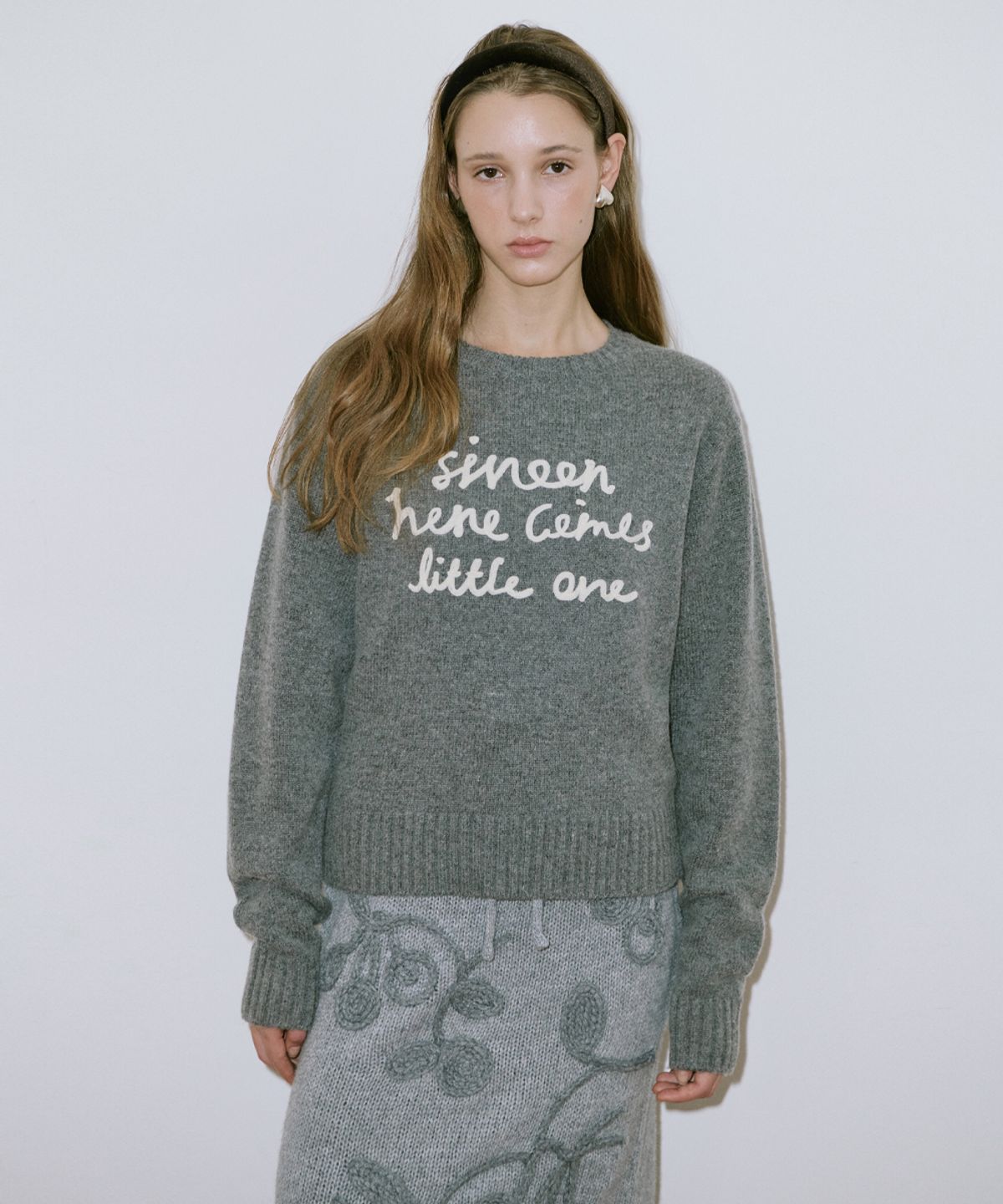 시눈(SINOON) Lettering Pullover Knit (Melange Grey)