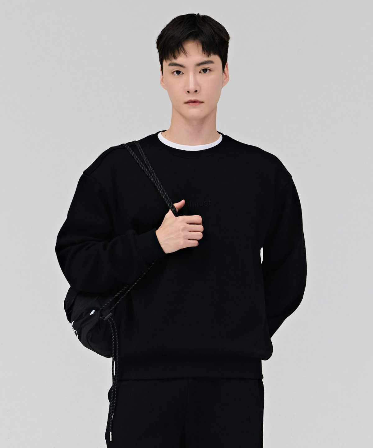 체이스컬트(CHASECULT) 공용 밍크 기모 맨투맨 티셔츠-블랙