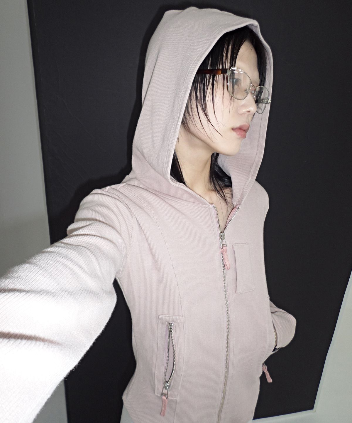 어퓨커멘츠(A FEW COMMENTS) 립 포켓 풀집업 후디 ASH PINK