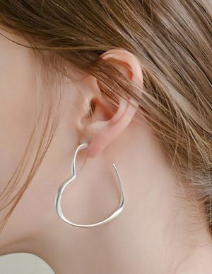 오르가닉 후프 하트 귀걸이