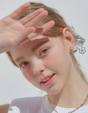 미니 네잎클로버 스터드 귀걸이