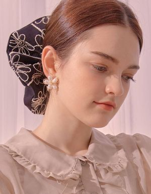 플라워 스티치 곱창밴드 스크런치