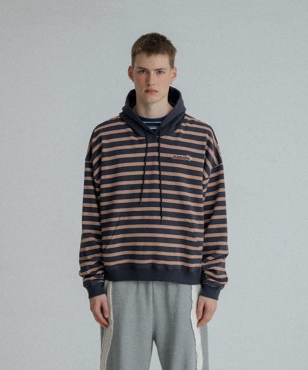 선데이후르츠마켓(SUNDAY FRUIT MARKET) SUNDAY STRIPE HOODIE NAVY