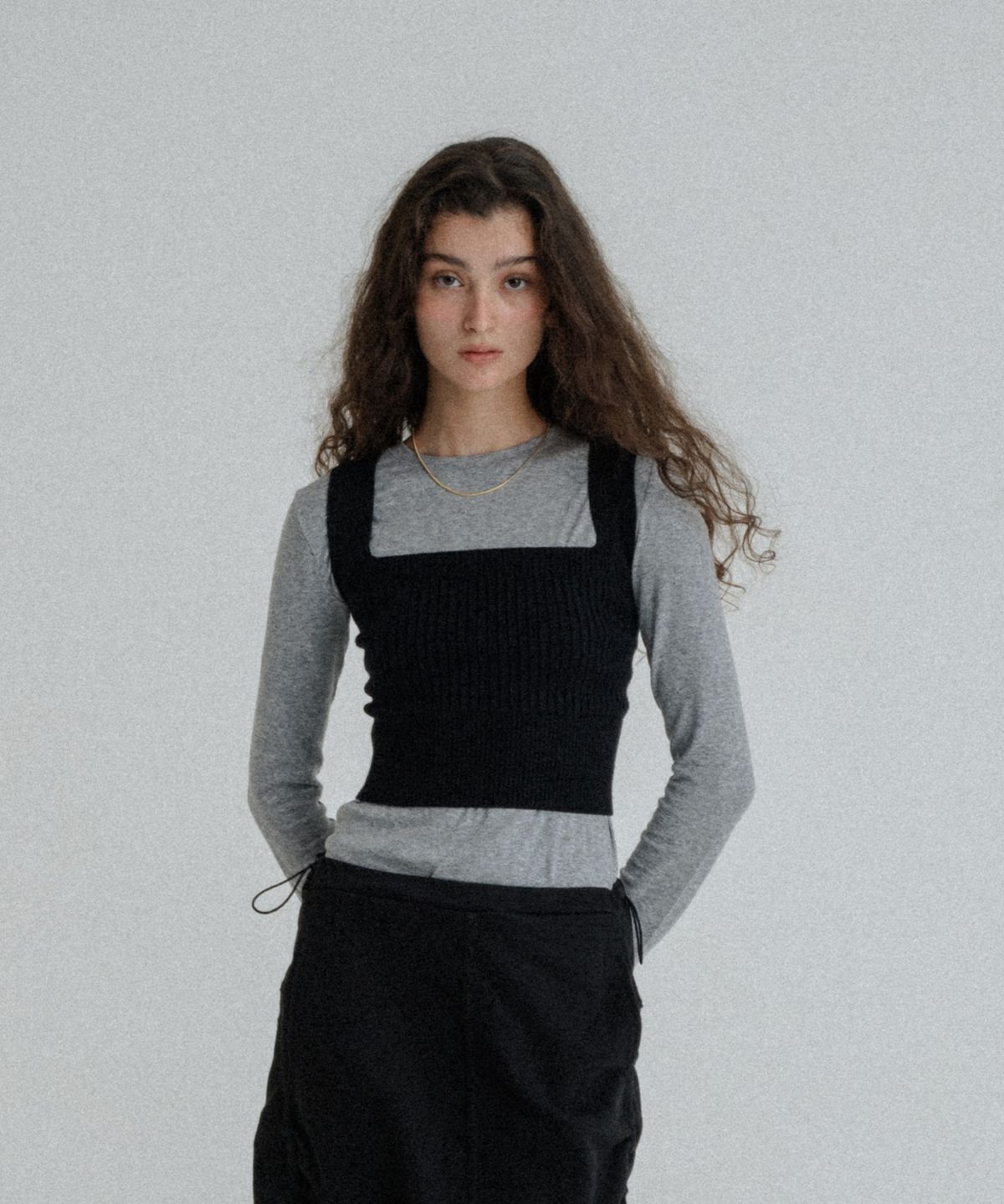 선데이후르츠마켓(SUNDAY FRUIT MARKET) SUN CROPPED VEST BLACK