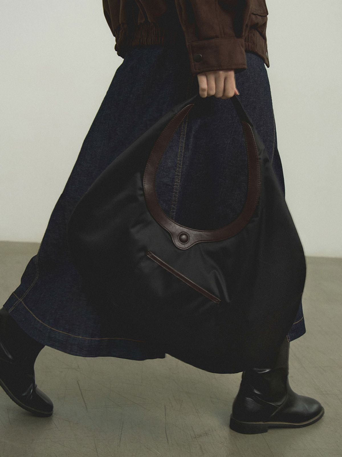 벤앤쿠(VENANDQU) Pebble Shoulder Bag - Reversed Brown (Nylon)