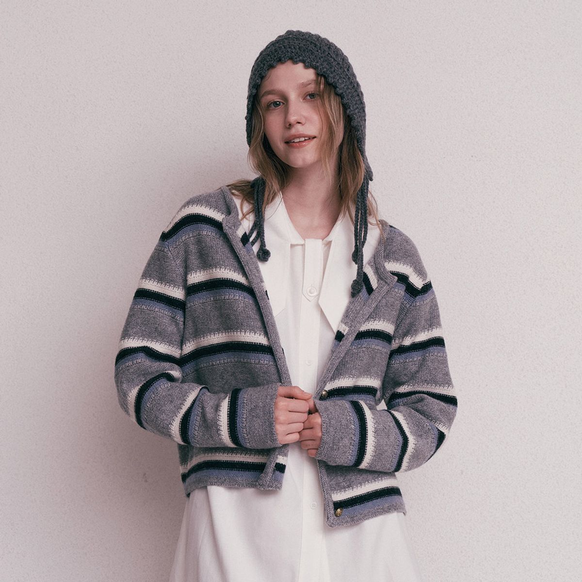 에이앤레이(AEIREI) AR_Contrast stripes knit cardigan