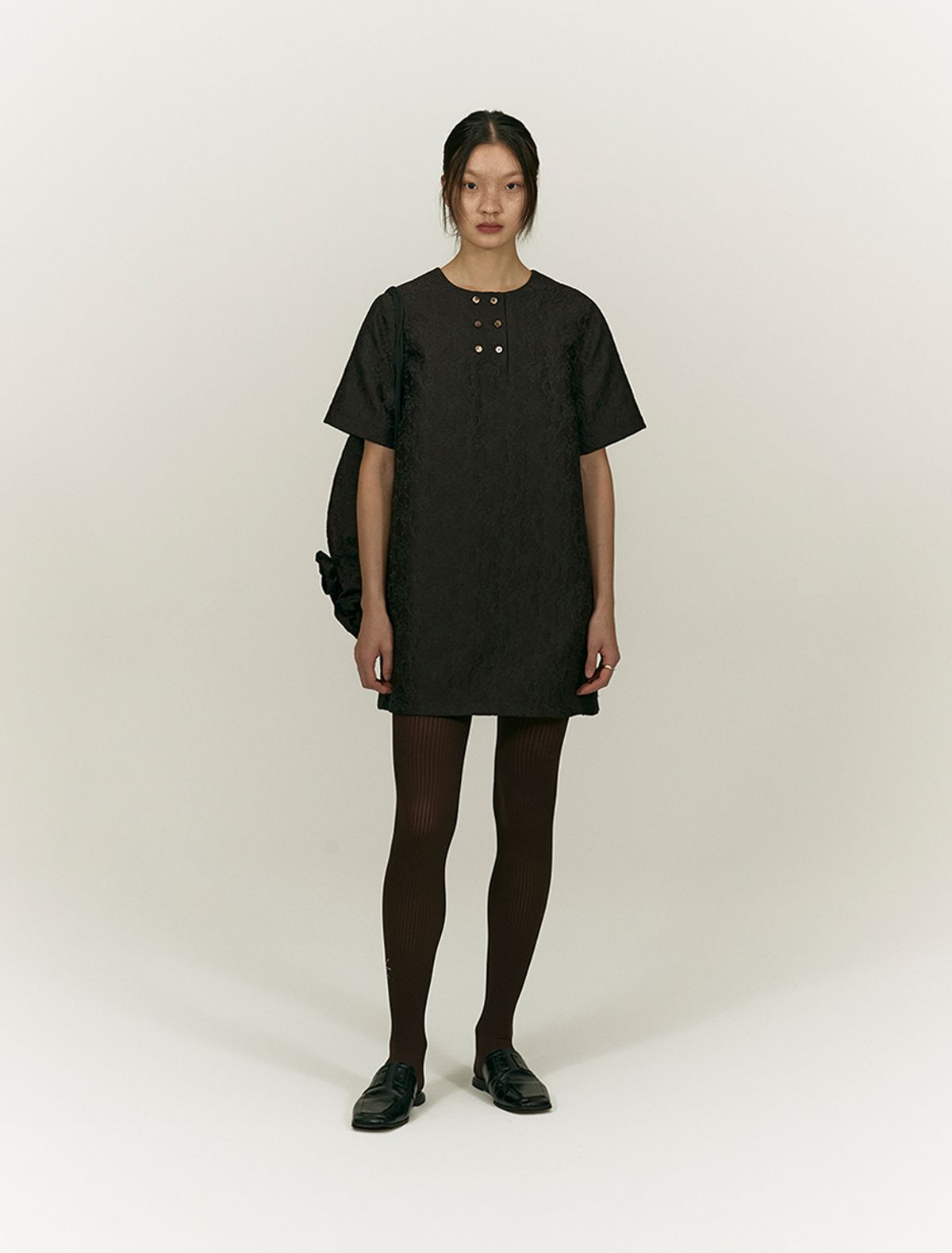 솔티페블(SALTY PEBBLE) DAMASK JACQUARD DRESS [BROWN]