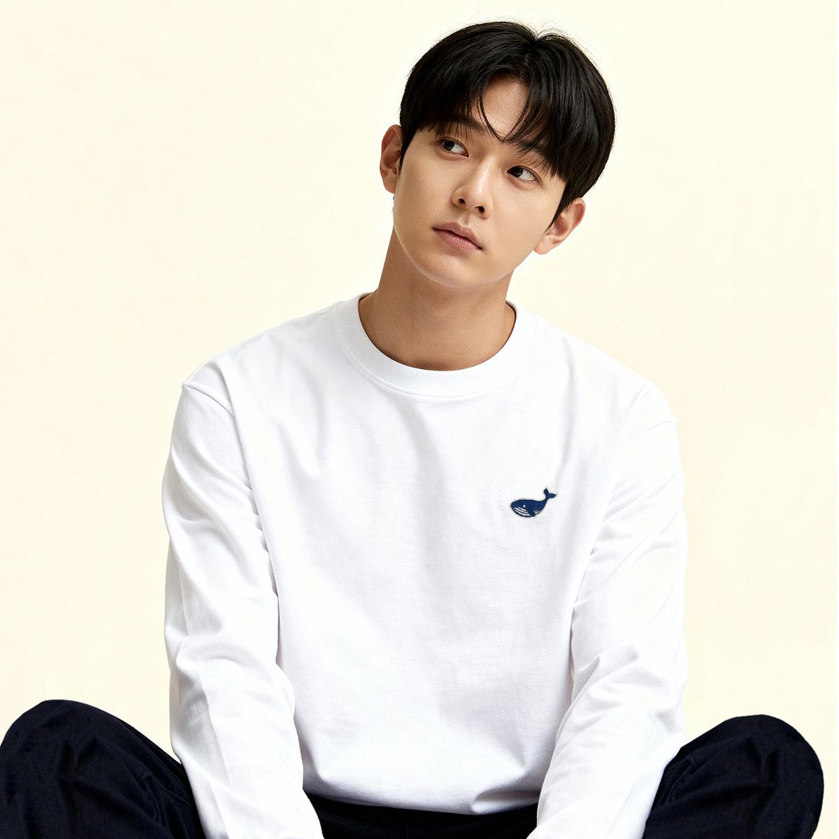 옥스타(OKSTAR) 미니 웨일 자수 크루넥 오버핏 긴팔 티셔츠