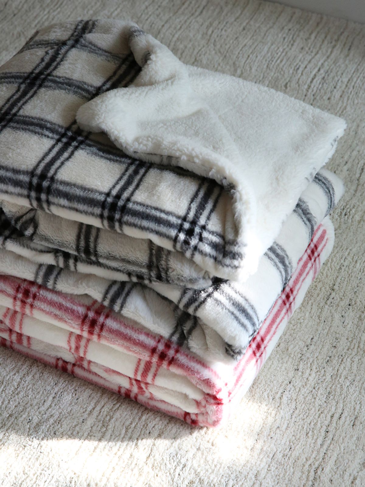 메종드룸룸(MAISON DE ROOMROOM) 윈터 체크 극세사 블랭킷 2colors