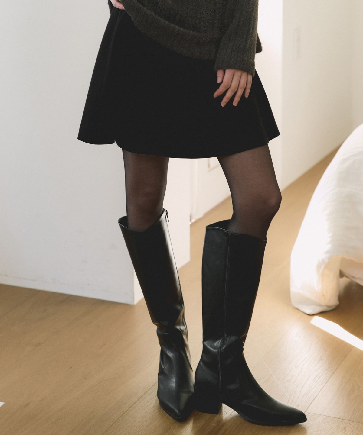 리올그(REORG) EOT SOFT WOOL FLARE MINI SKIRT BLACK