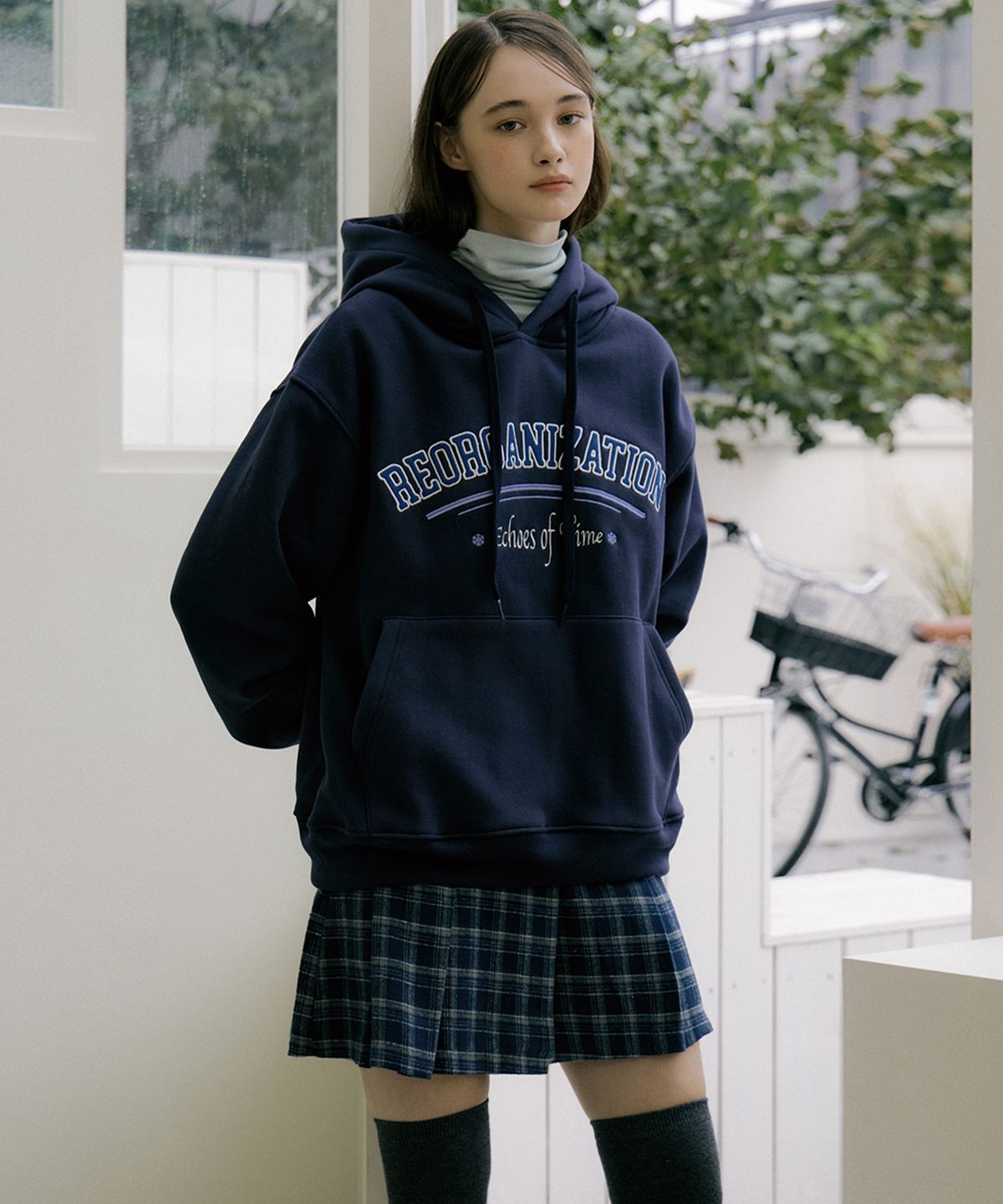 리올그(REORG) EOT NEEDLEWORK LOGO HOOD NAVY