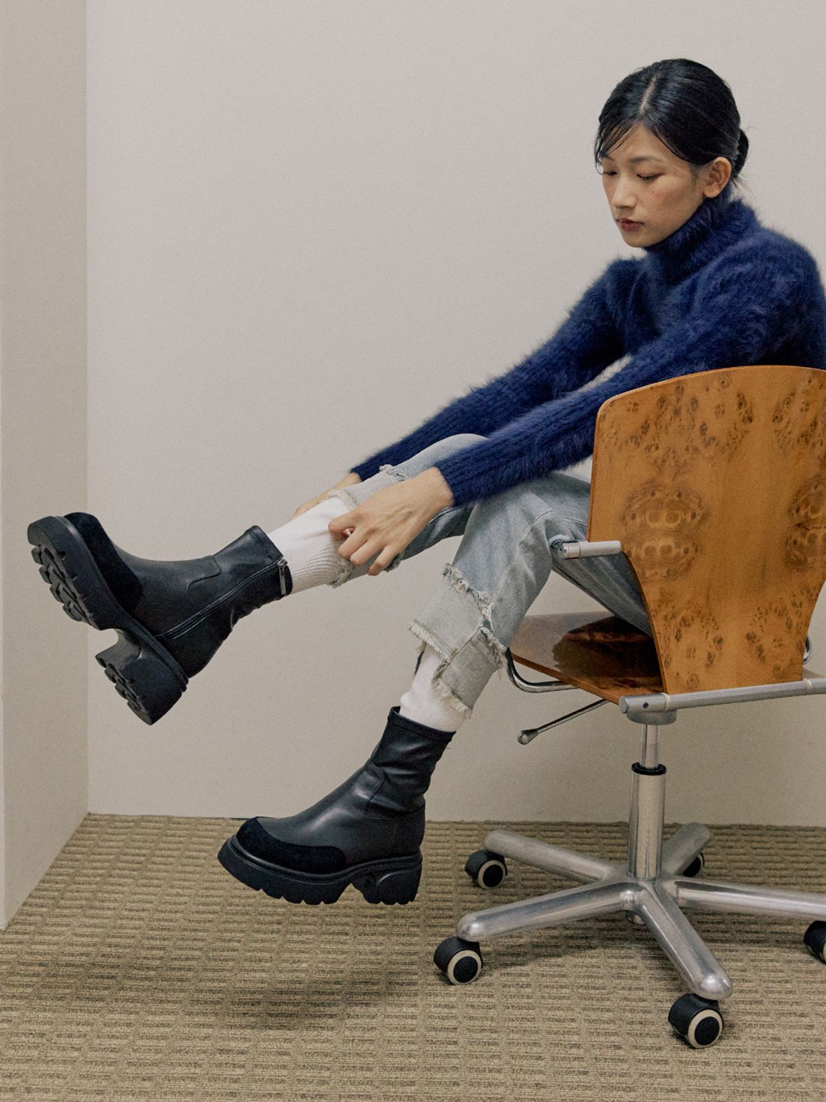 더조히(THE JOHI) Span Chunky Platform Ankle Boots_2 Colors