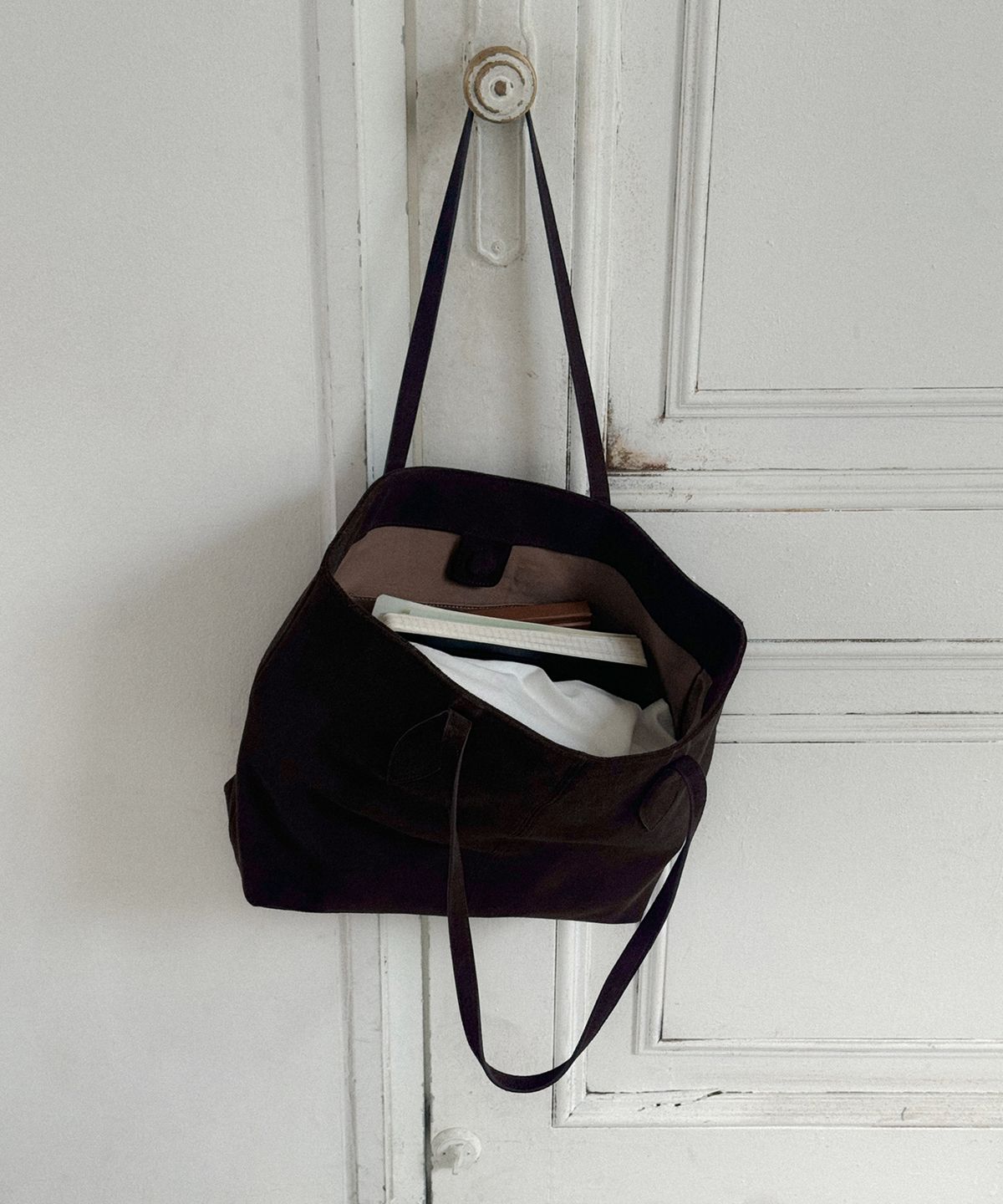 앤니즈(ANDNEEDS) Kevin suede bag (brown)
