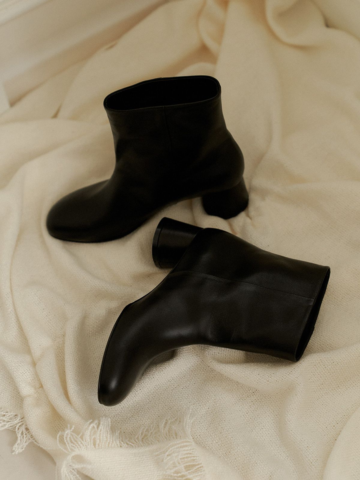 더조히(THE JOHI) Sage Ankle Boots_2 Colors