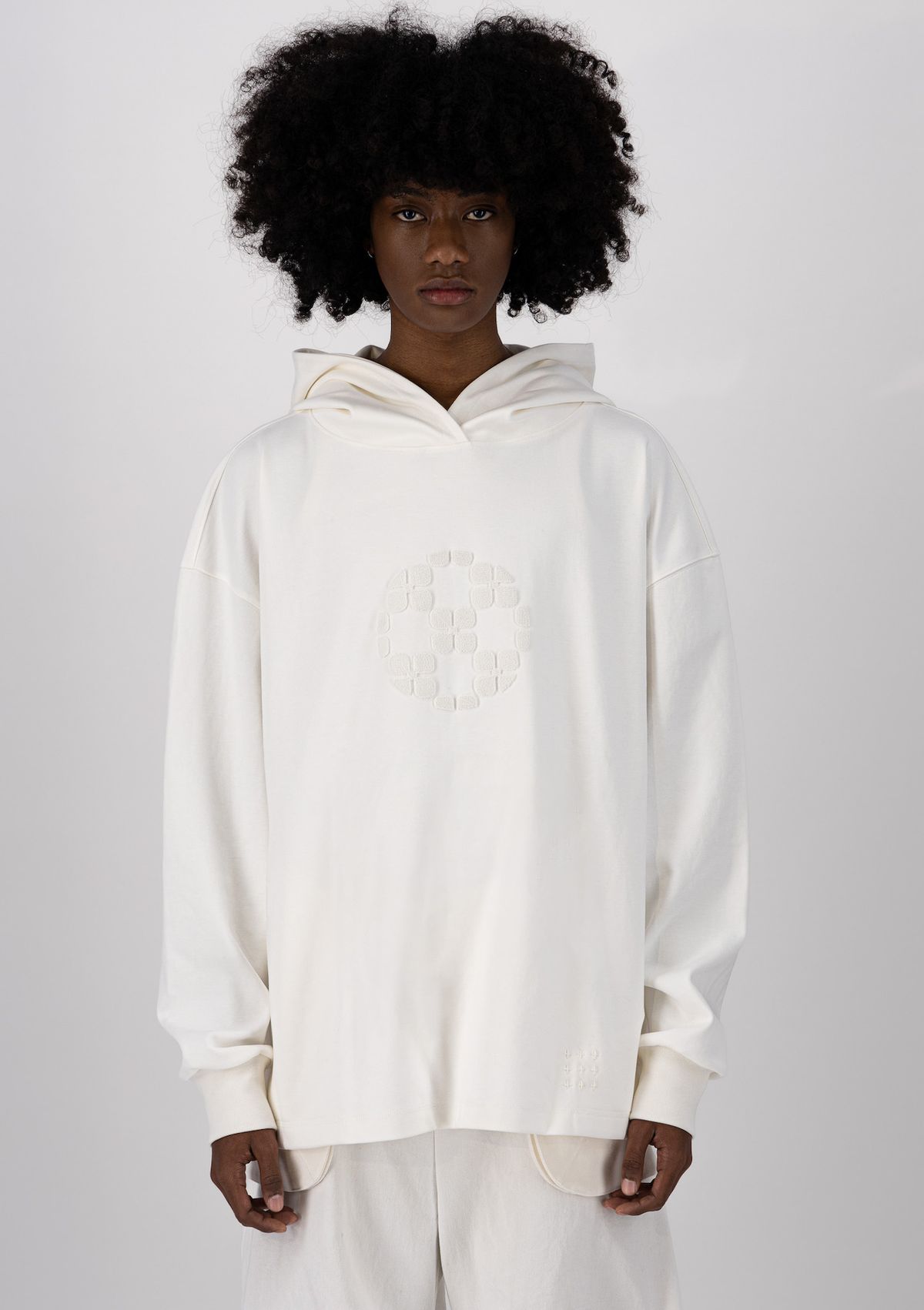 에키에타(EKIETA) Pilgrims Hoodie in Ivory