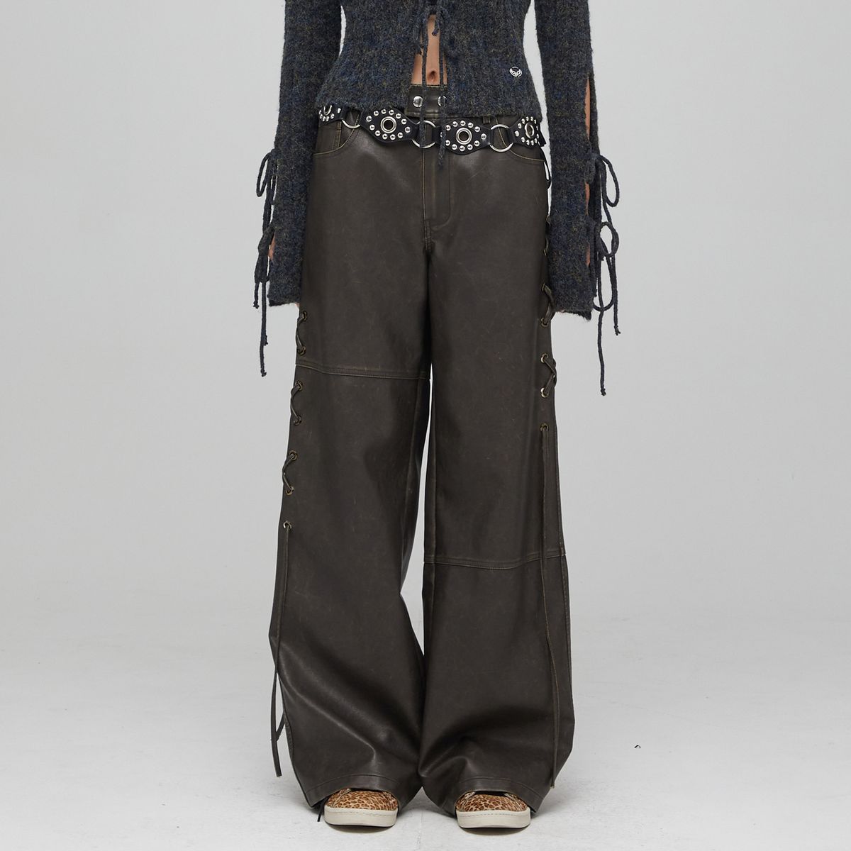 라라폭스(LALAFOX) FAKE LEATHER RIBBON POINT WIDE PANTS BLACK BQ4LP001
