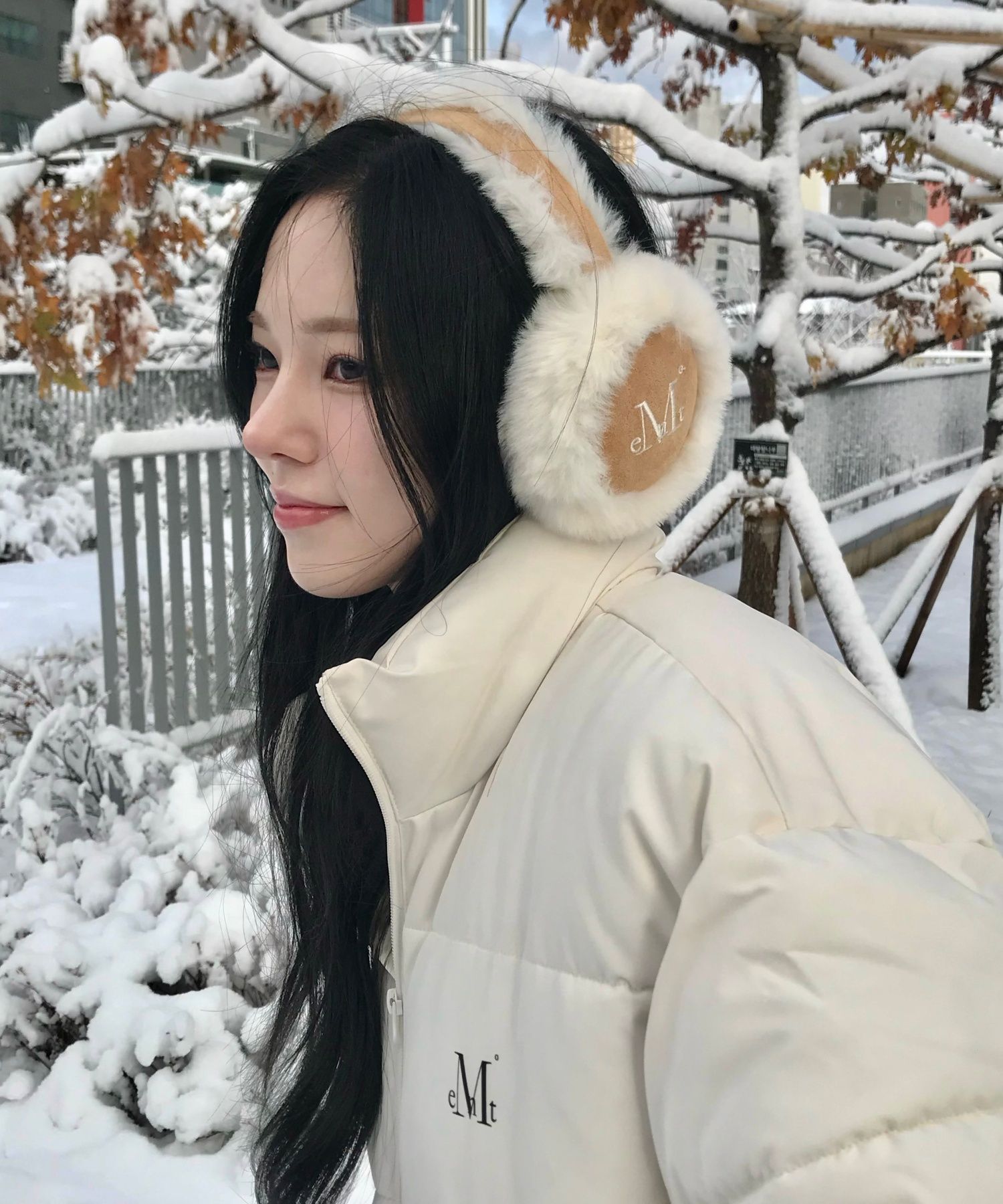 【MUCENT♥] Bear Fur Earmuffs (2 Colors) MUSINSA | MUCENT Bear Fur Earmuffs (2 Colors)