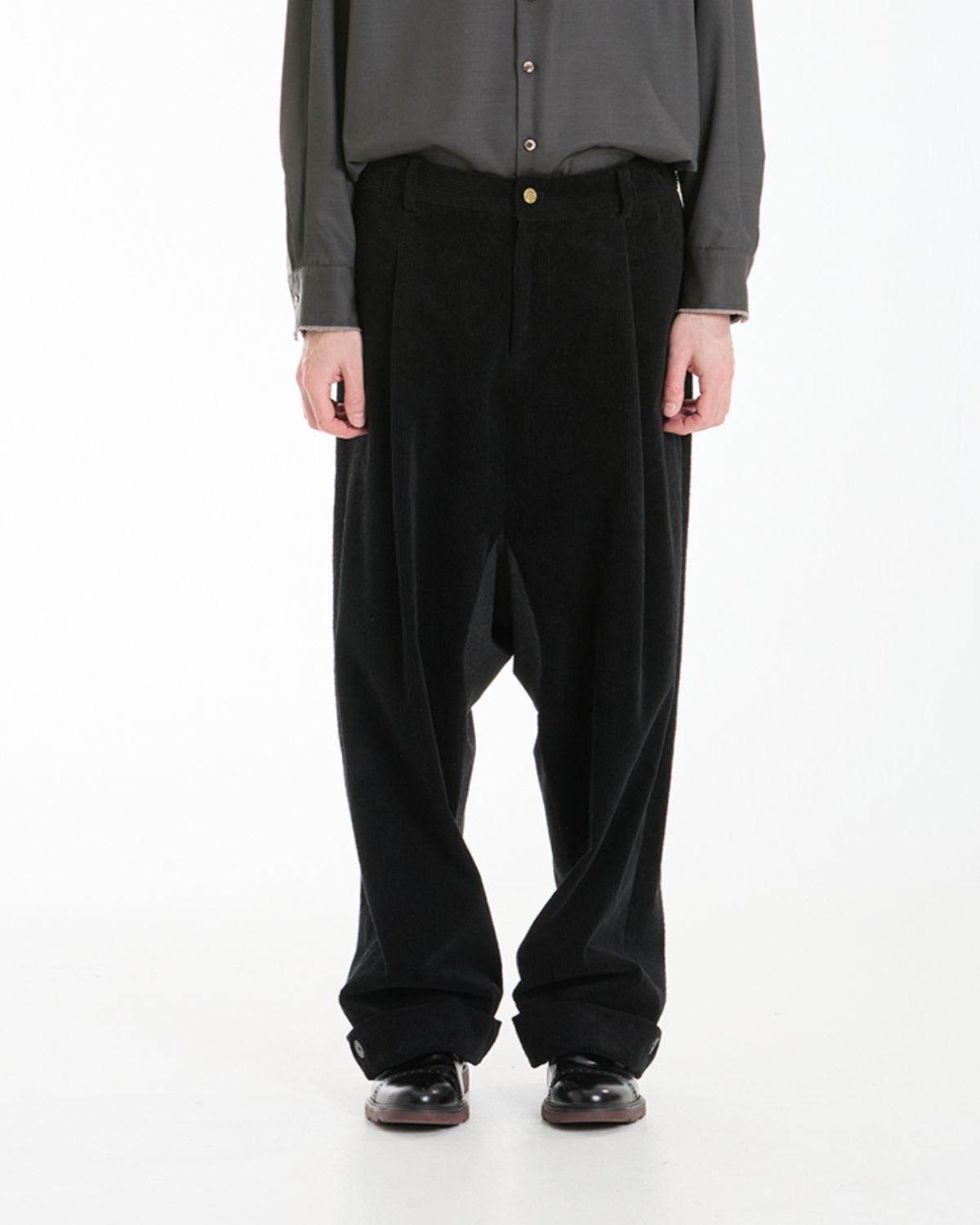 와이쏘씨리얼즈(WHYSOCEREALZ) Wide Baggie Trousers (black coduroy)