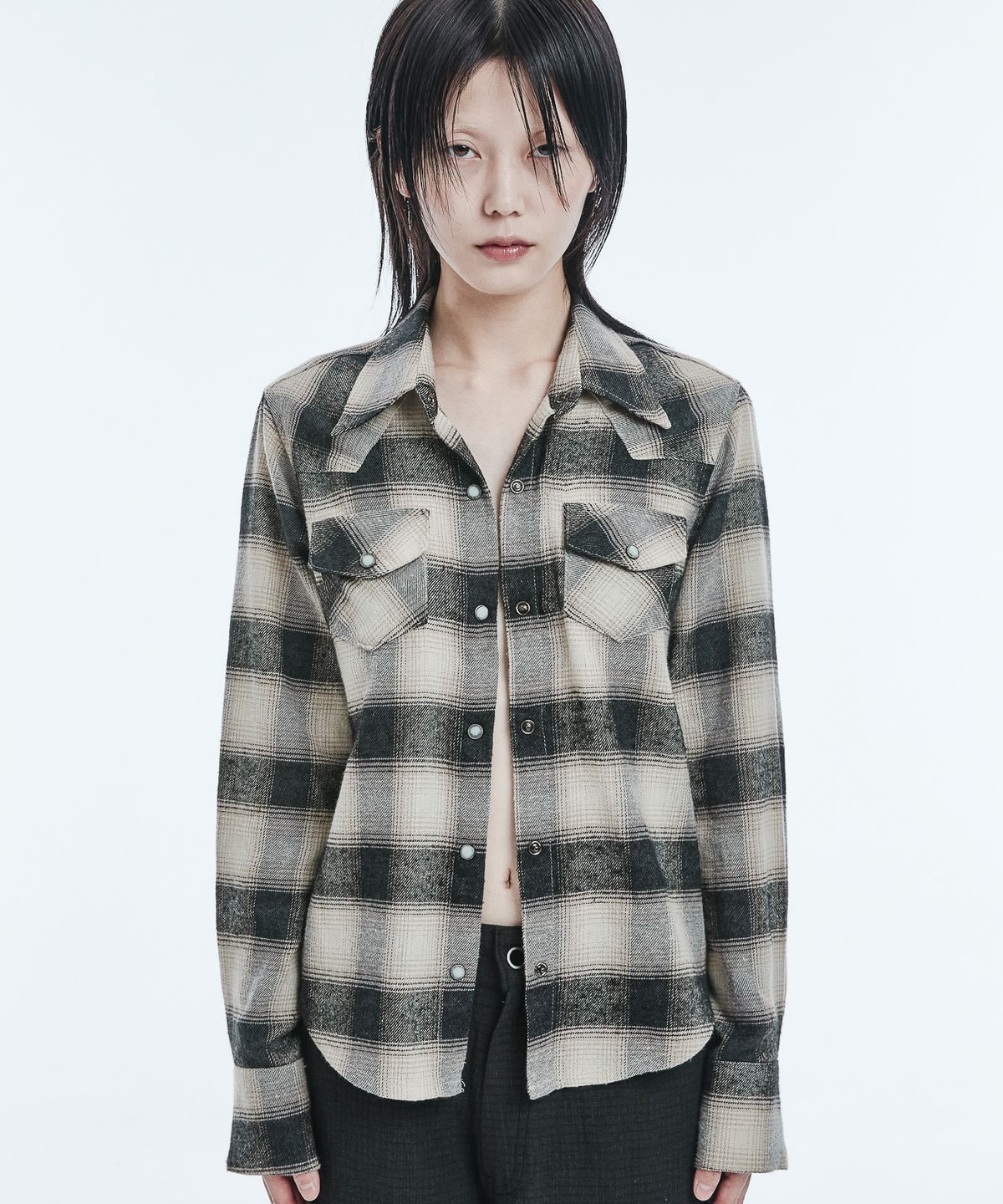 어퓨커멘츠(A FEW COMMENTS) 웨스턴 옴브레 체크 셔츠 BLACK
