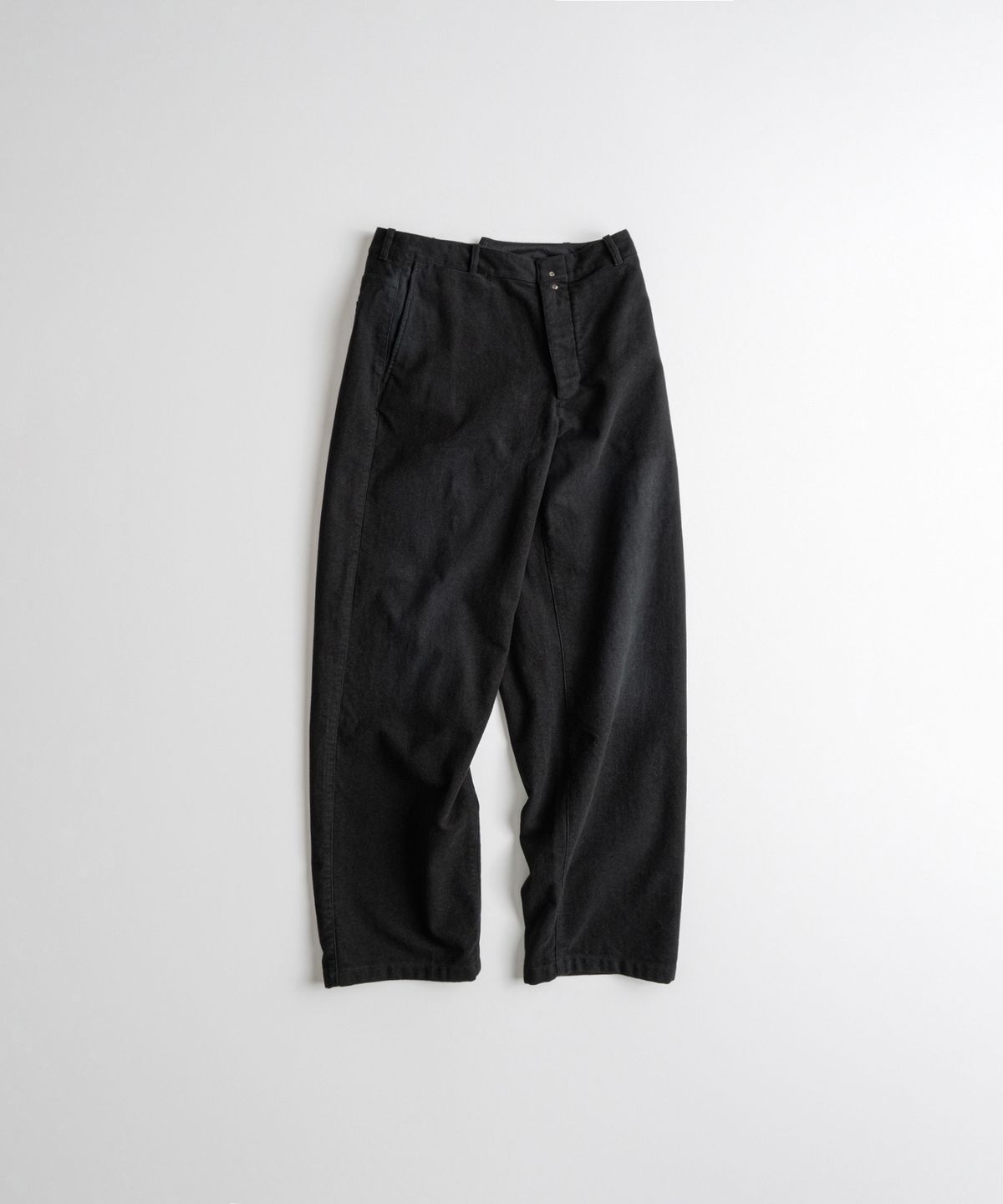 비헤비어(BEHEAVYER) SOFT MOLESKIN FRENCH TROUSERS faded black