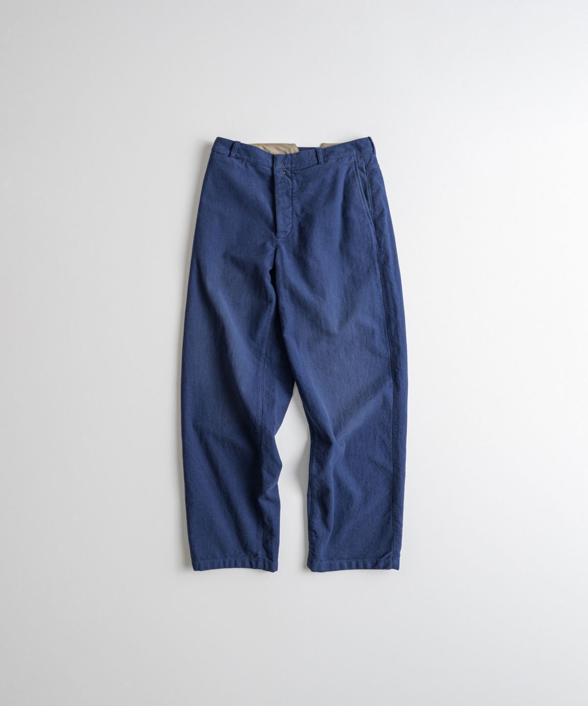 비헤비어(BEHEAVYER) SOFT MOLESKIN FRENCH TROUSERS faded blue