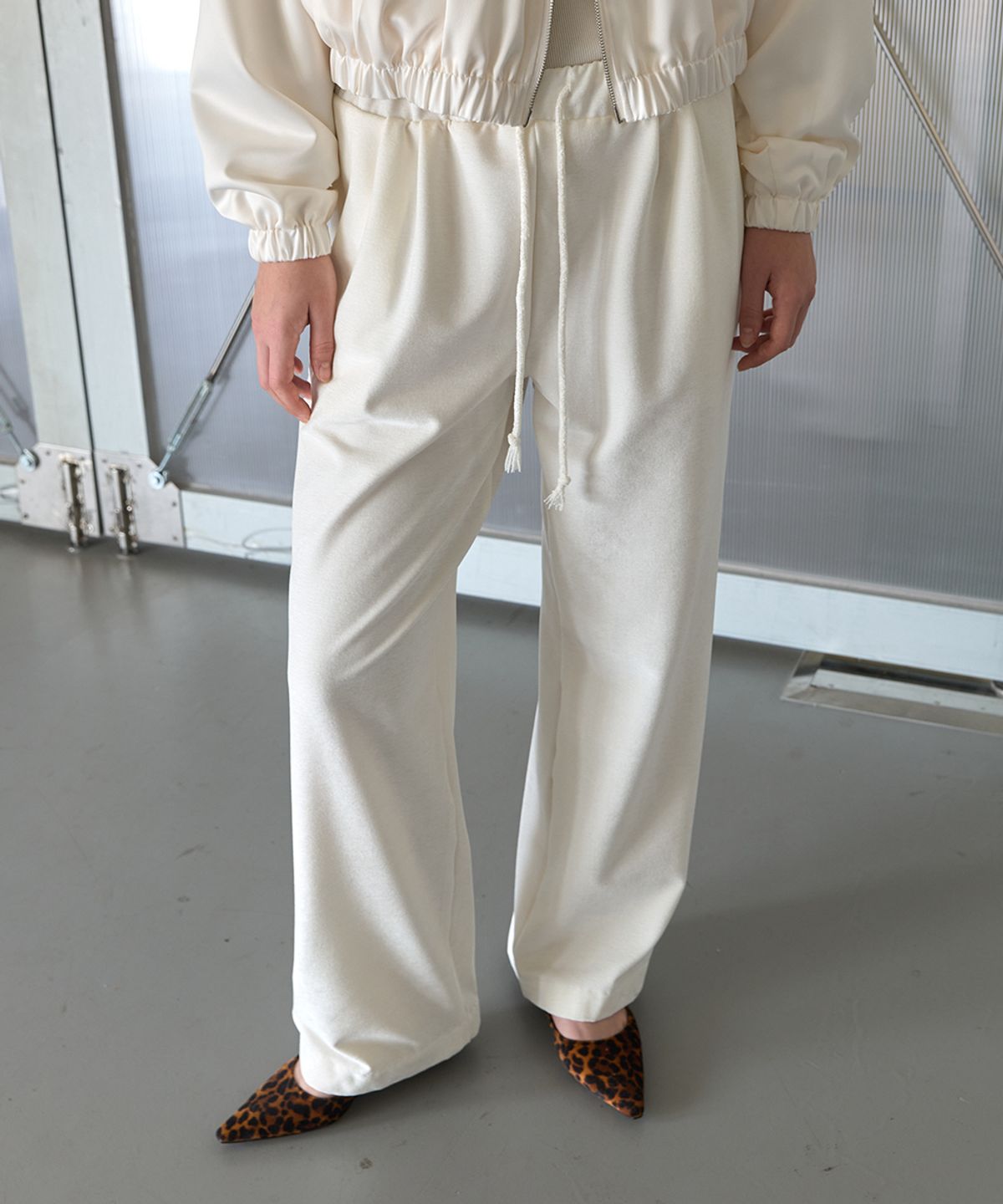320쇼룸(320SHOWROOM) Velvet Drawstring Elastic Pants Ivory