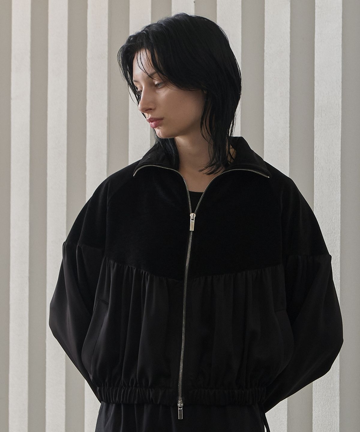 320쇼룸(320SHOWROOM) Velvet Yoke Satin Shirring Zip-Up Black