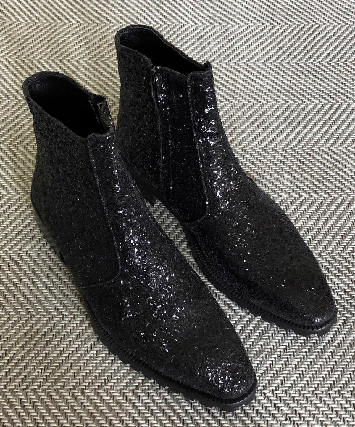 조앤슈(JOENSHOE) 글리터 사이드지퍼 부츠 불랙