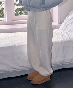 FLOWER EMBO JOGGER PANTS_IVORY