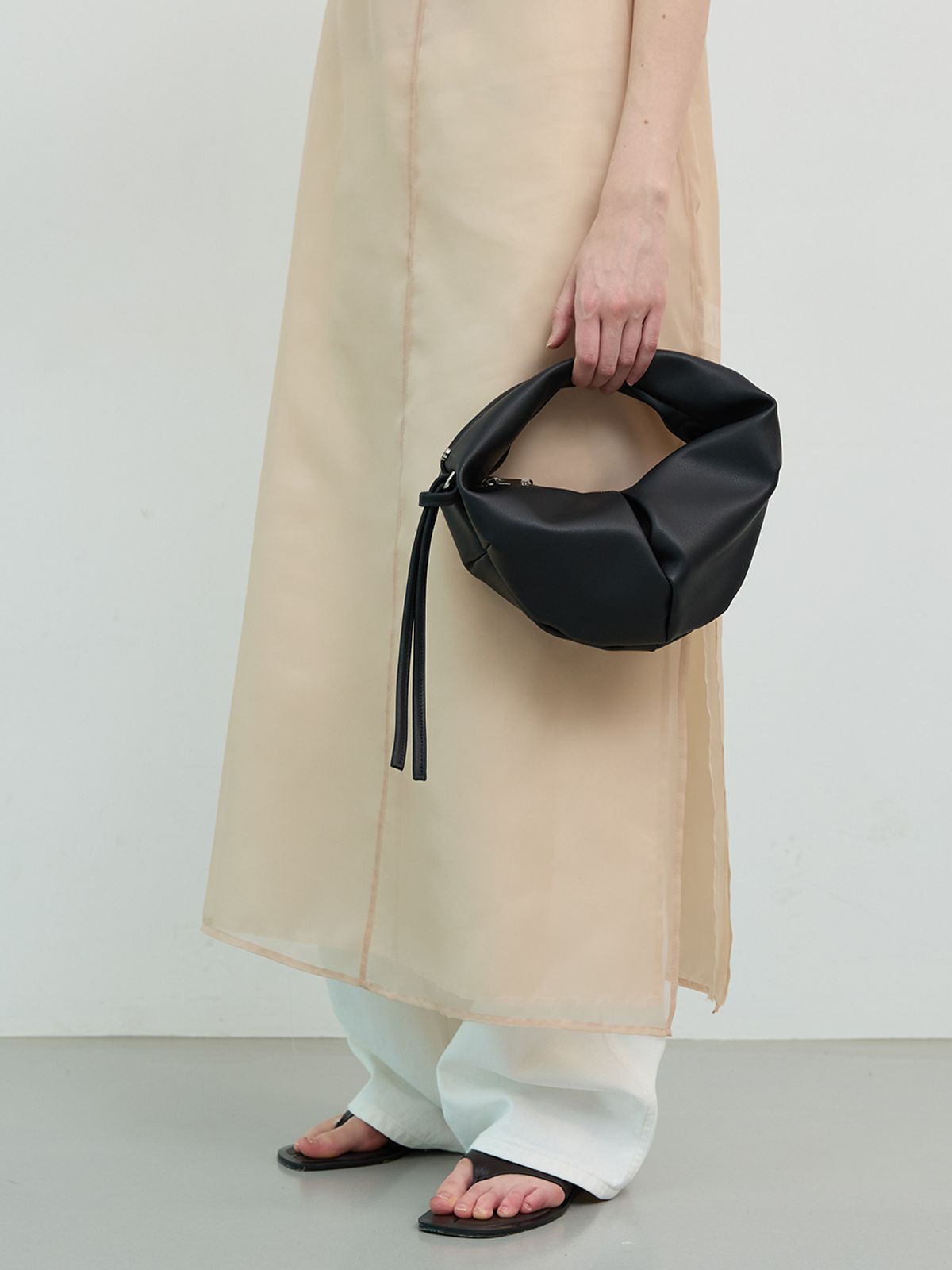 던팩토리(DAWN FACTORY) LUVIN BAG SMALL COW LEATHER BLACK 러빈백 스몰 소가죽 블랙