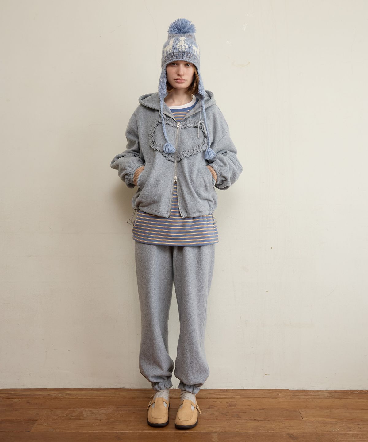 펀프롬펀(FUNFROMFUN) FRILL POCKET FLEECE PANTS, LIGHT GREY