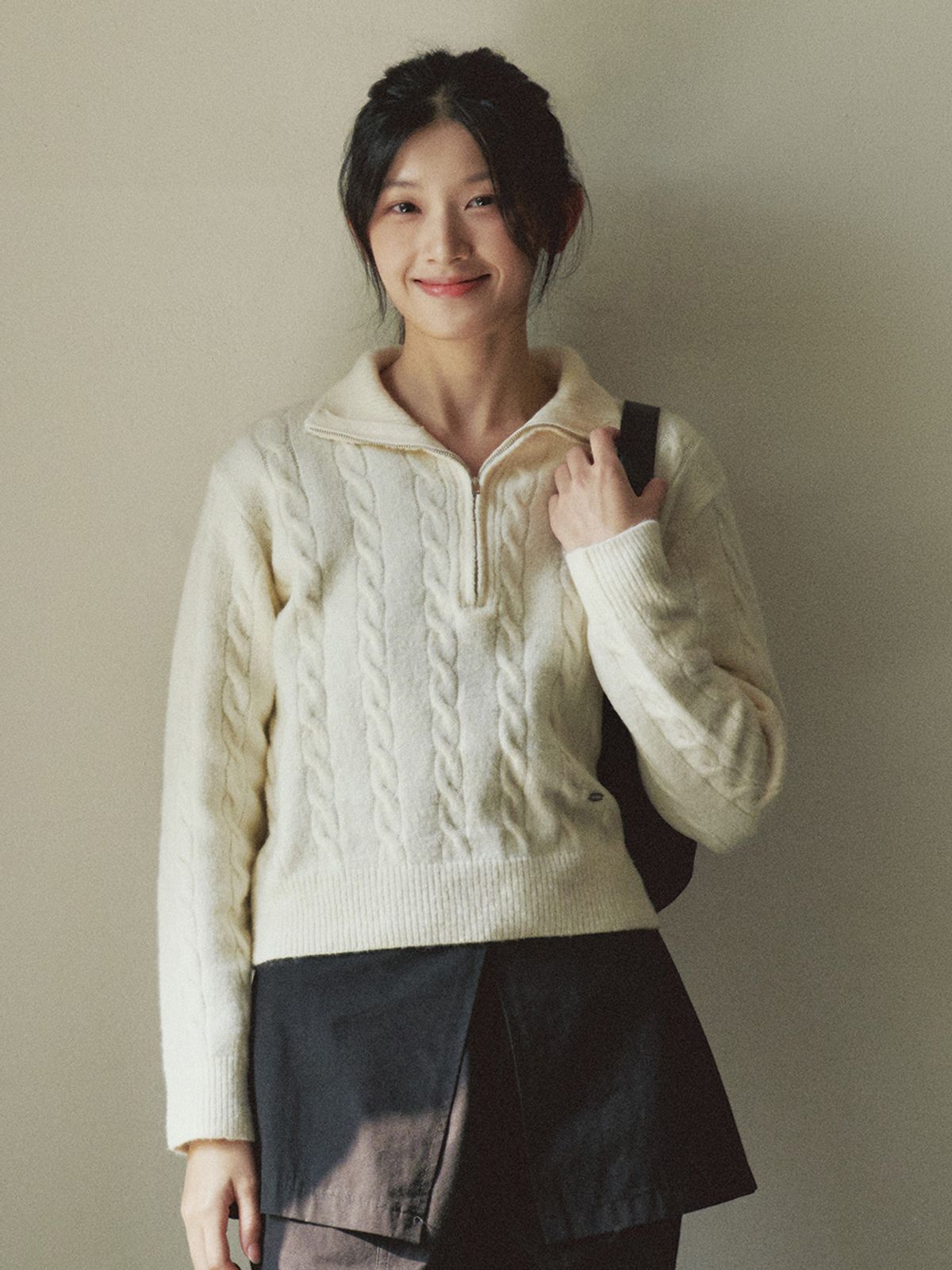 지앤지비(GNGB) 리브드 하프집업 스웨터_Ivory