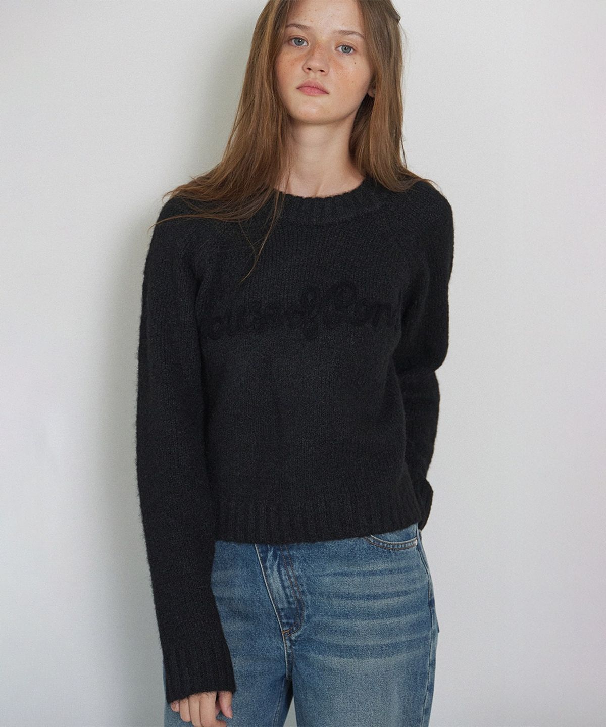 하우스 오브 폰드(HOUSE OF POND) Embroidery round neck sweater (Black)