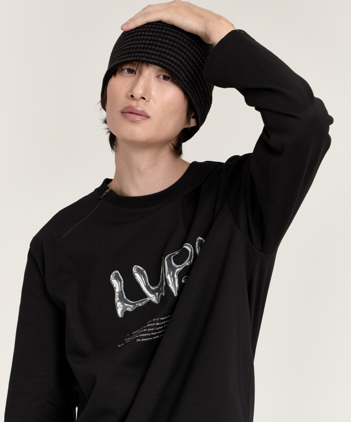 러플(LUPL) 메탈 포인트 롱슬리브 블랙