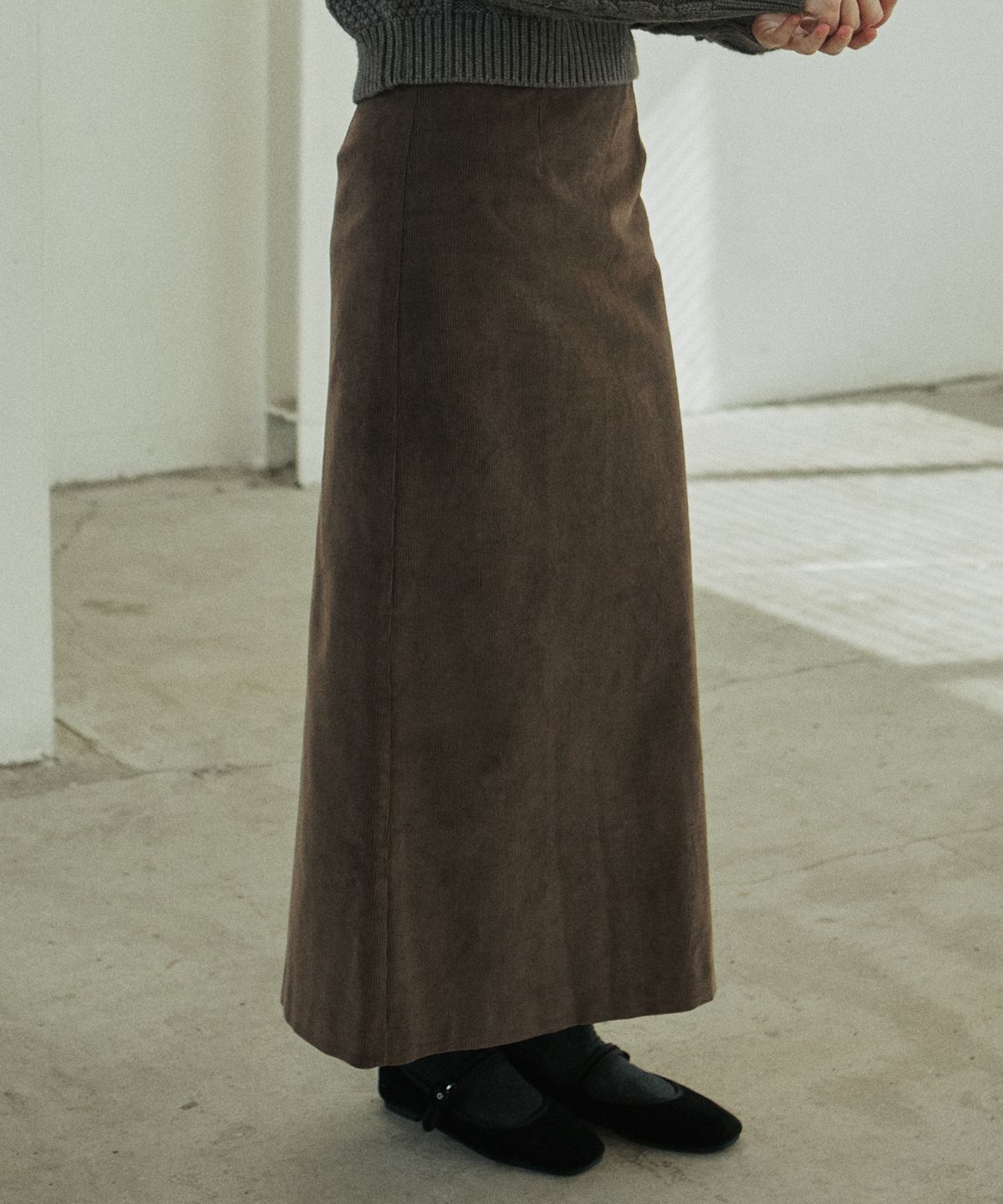 엽페(YUPPE) CORDUROY LINE SKIRT_BROWN