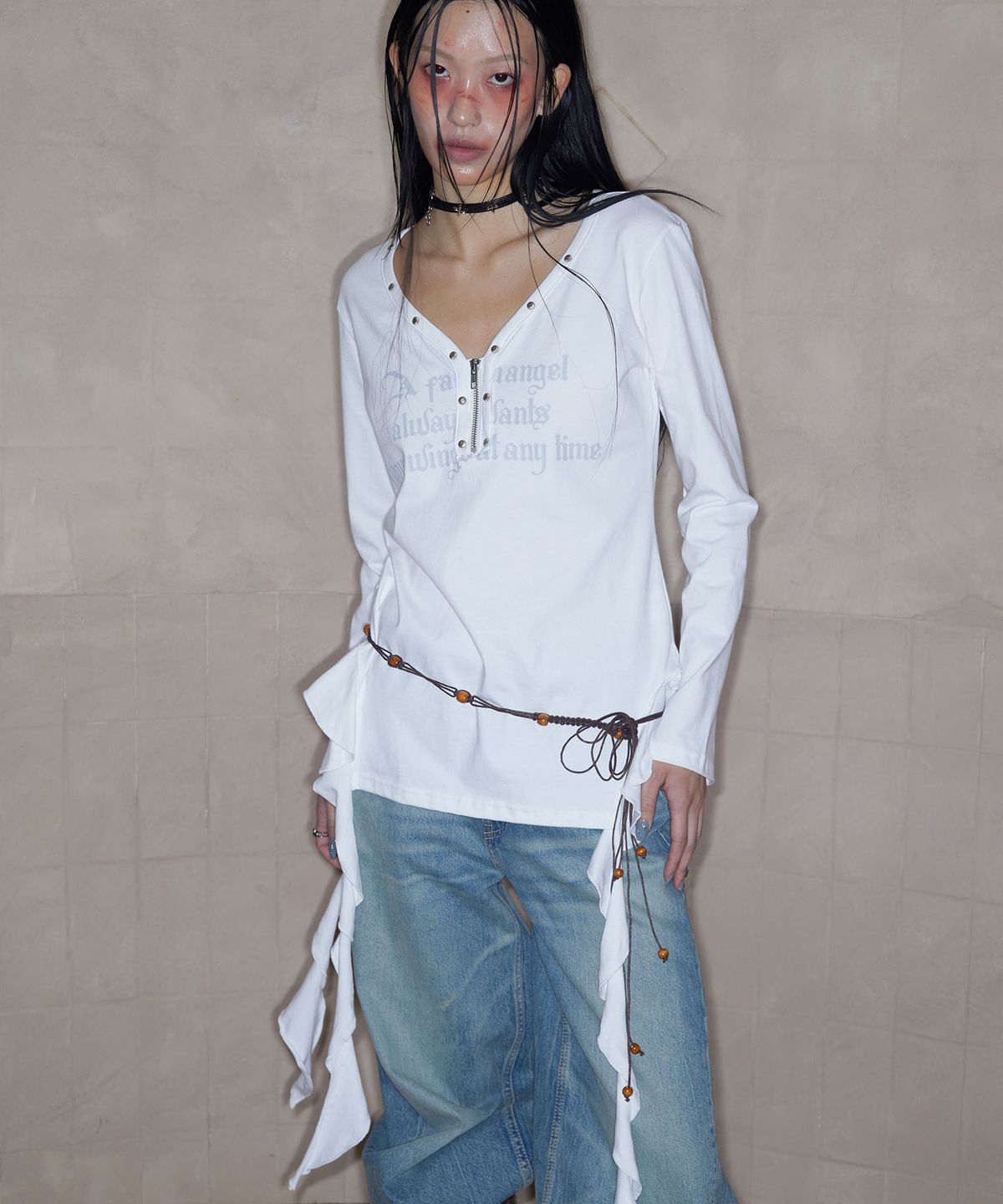 낫노잉(NOTKNOWING) Stud V-Neck Ruffle Top (WHITE)
