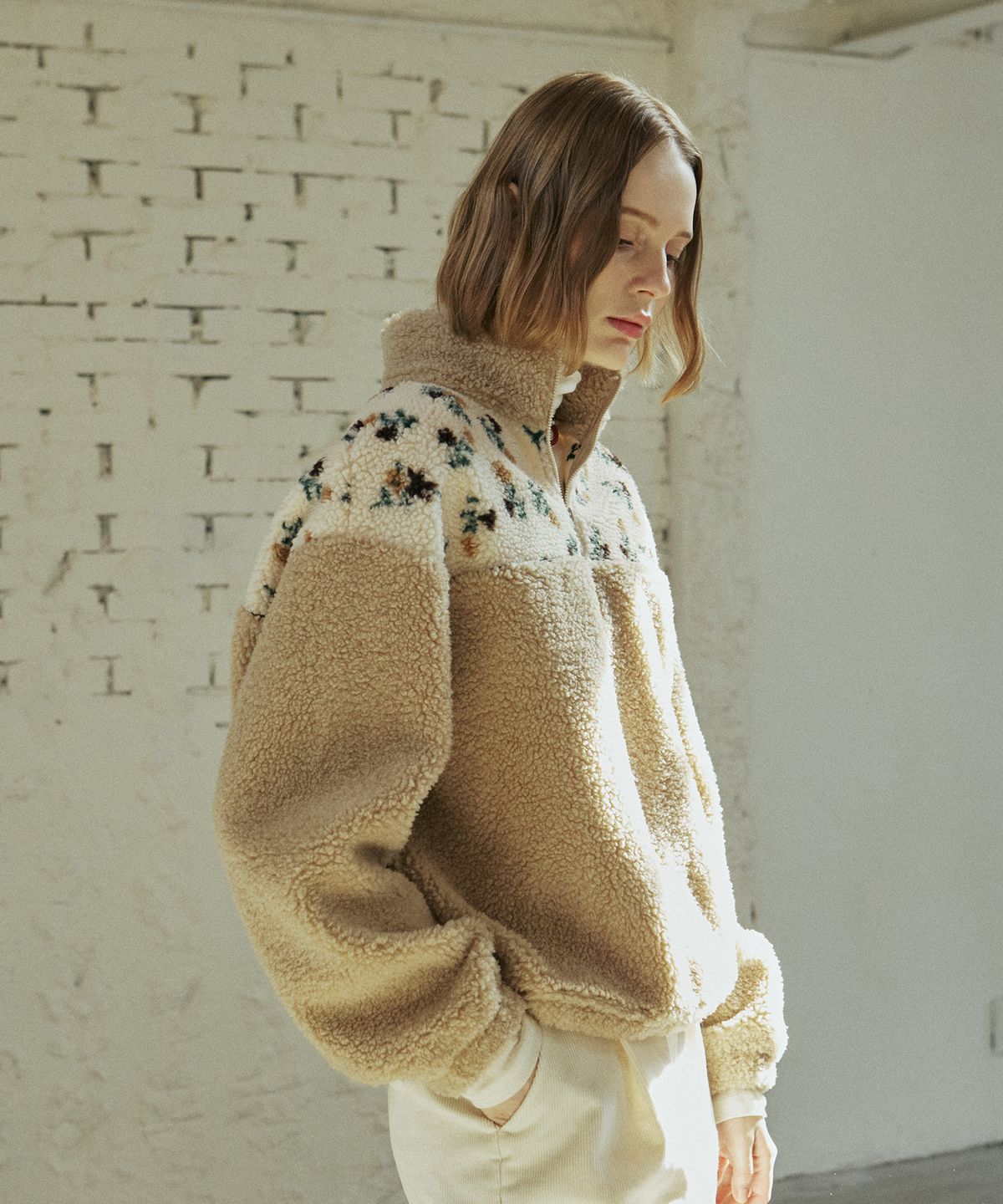 엽페(YUPPE) FLOWER FLEECE ZIP UP_BEIGE