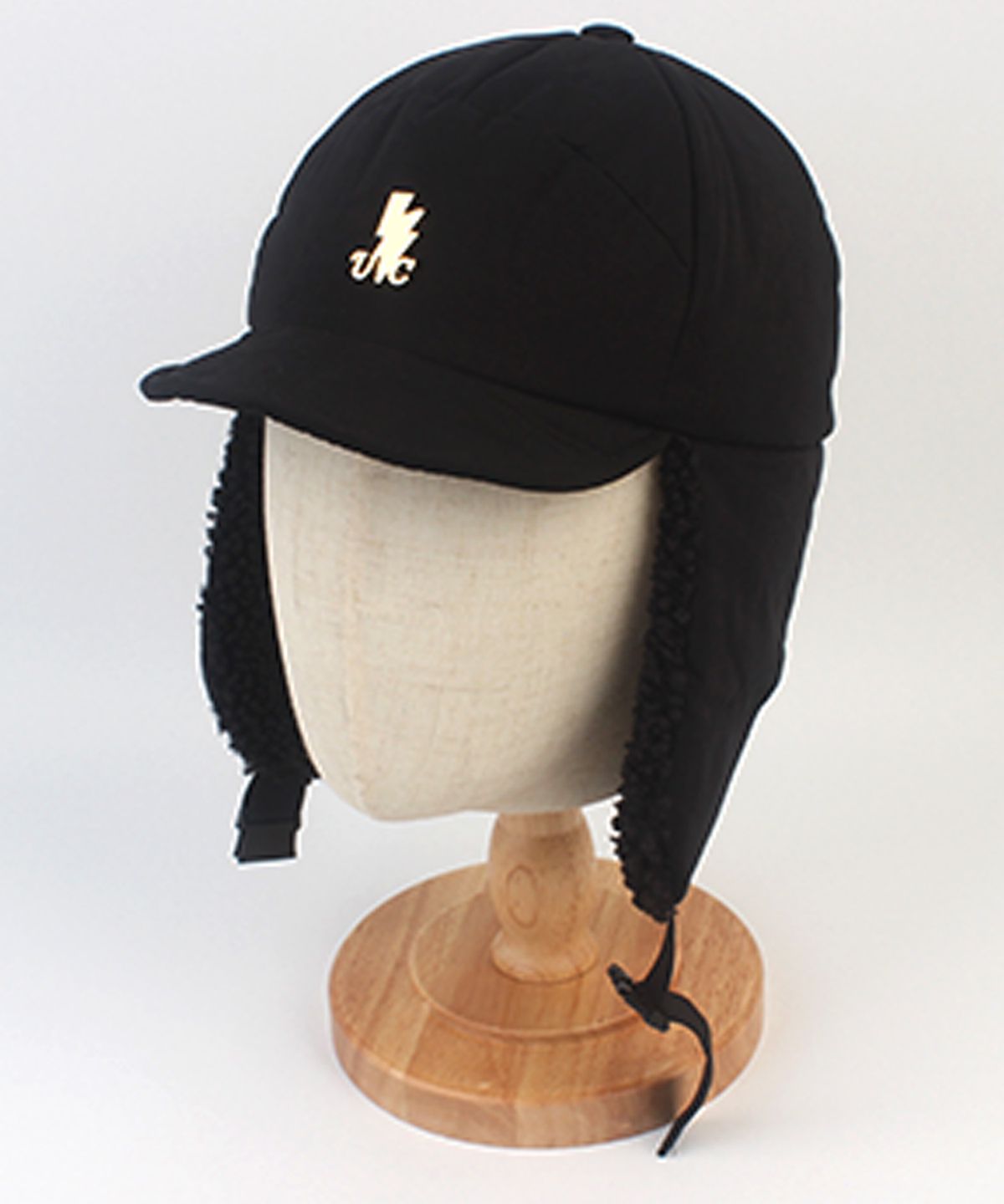 유니버셜 케미스트리(UNIVERSAL CHEMISTRY) Wire Poly Black Earflap Cap 귀달이모자