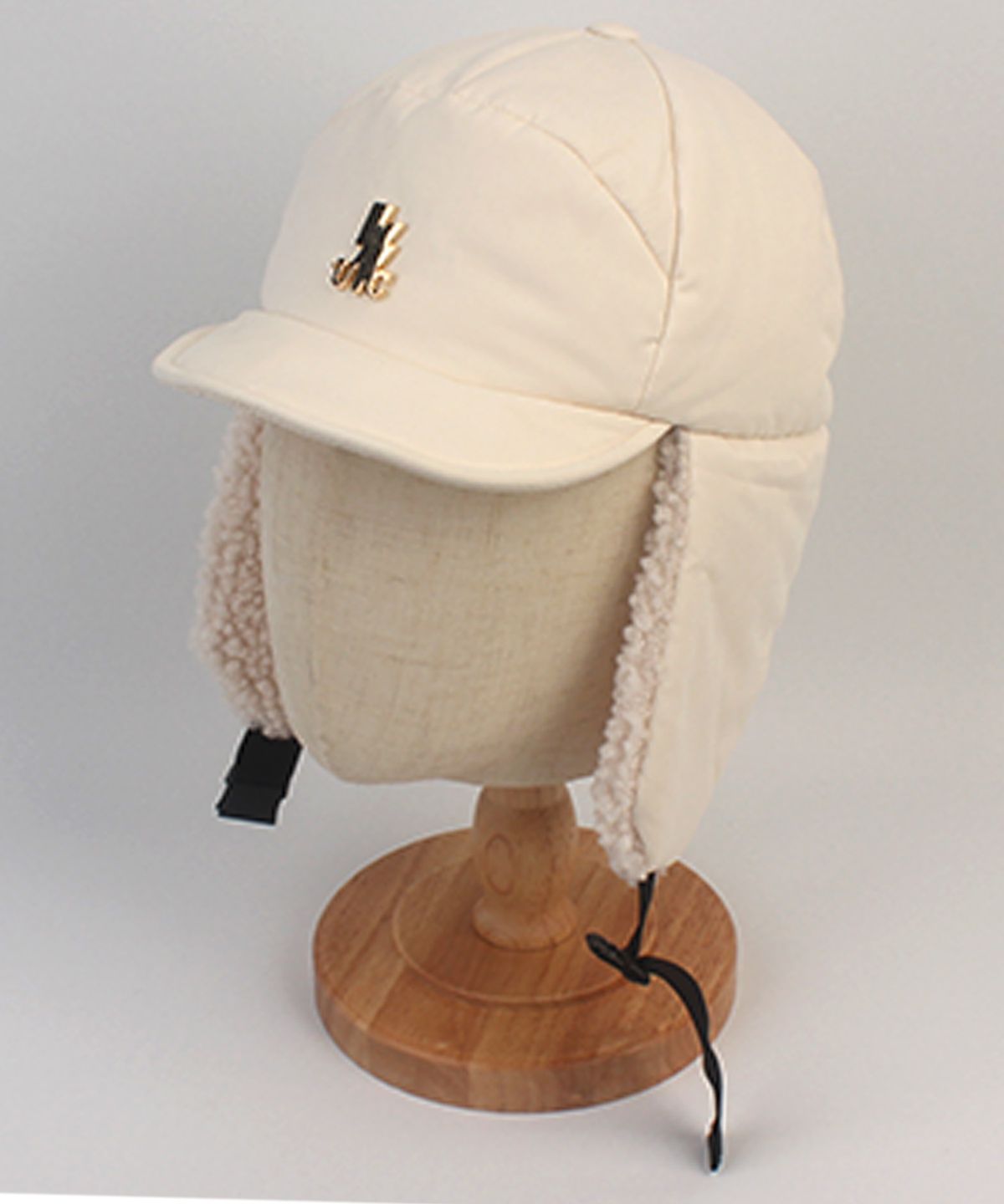 유니버셜 케미스트리(UNIVERSAL CHEMISTRY) Wire Poly Ivory Earflap Cap 귀달이모자