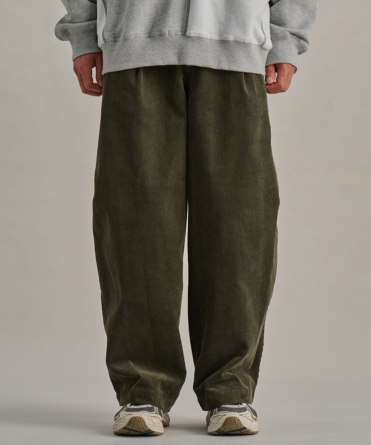 논타입(NONTYPE) CORDUROY ONE TUCK WIDE PANTS (KHAKI)