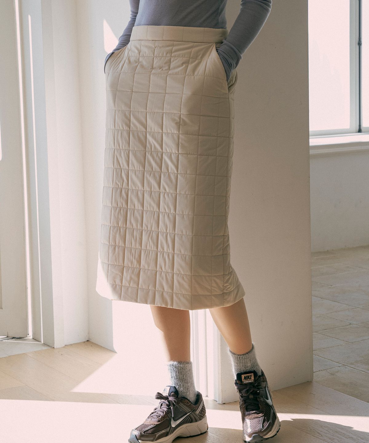 반원 아틀리에(VANONE ATELIER) P3212 패디드 H라인 스커트_Light beige