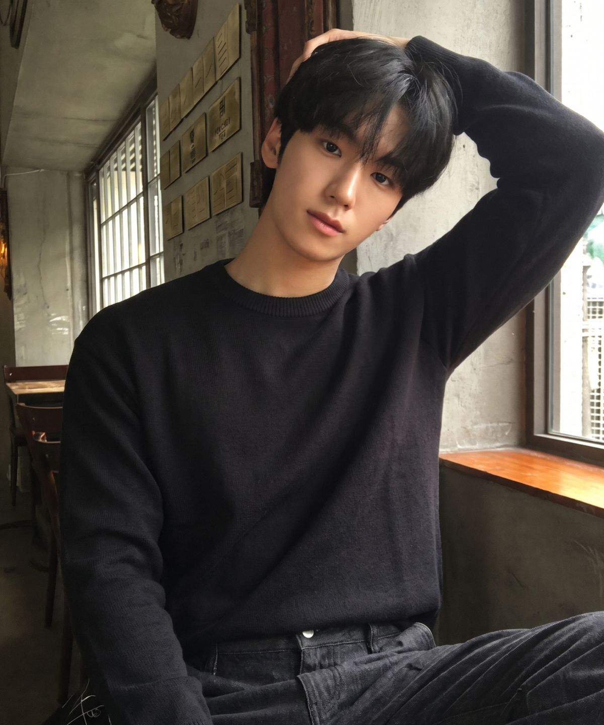 에르비노(HERVINO) 데일리 크루넥 니트 스웨터[블랙]