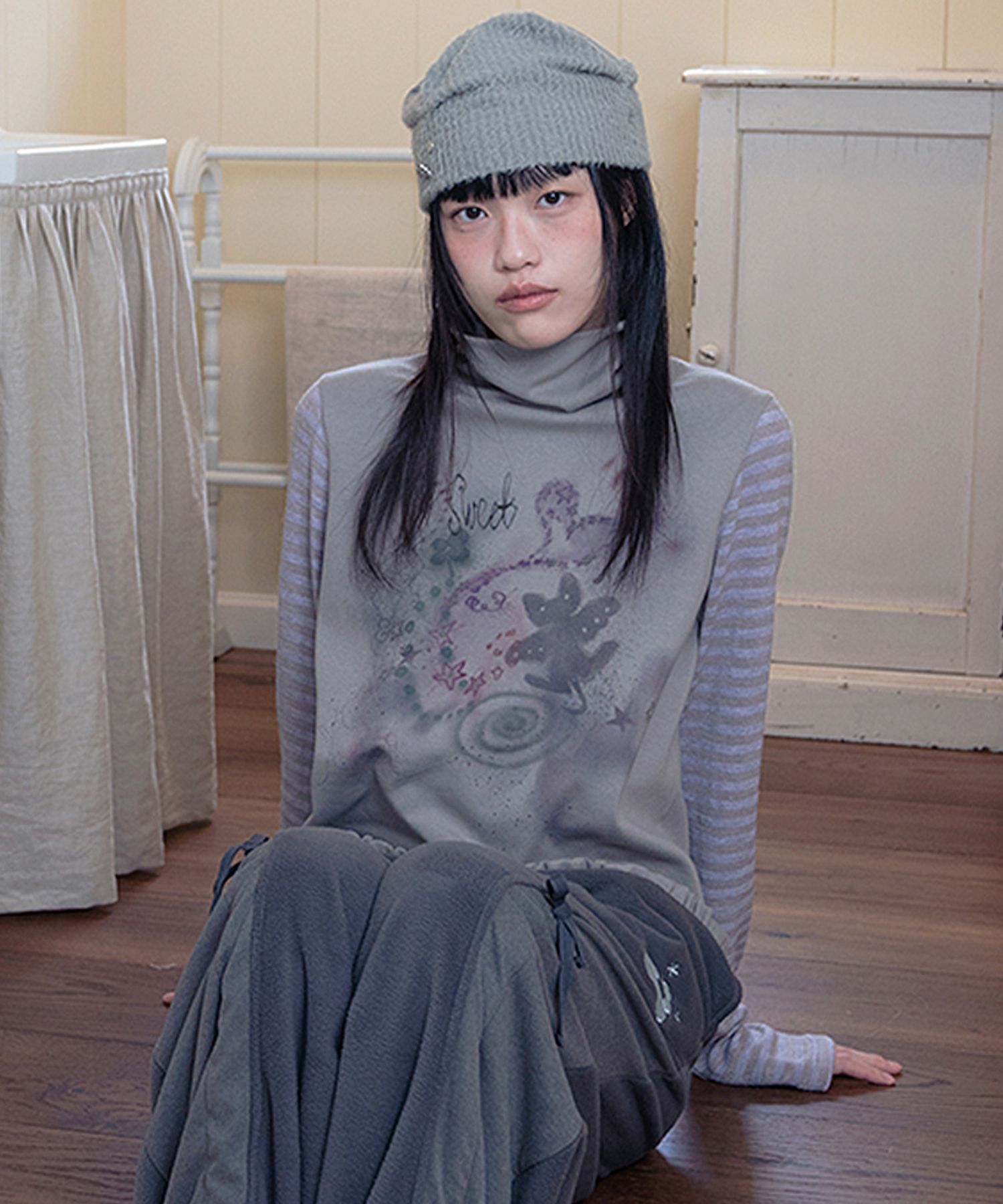 トップス hugyourskin Drawing frill pola top MUSINSA公式 | HUG YOUR SKIN Drawing Frill Polar Top (Grey