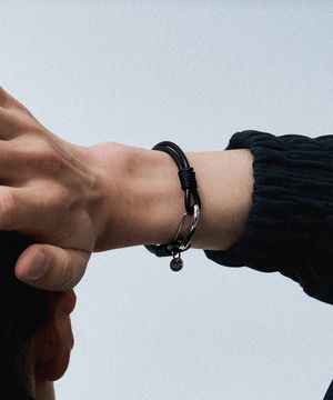 RSM025 Black Hide Karabiner Bracelet