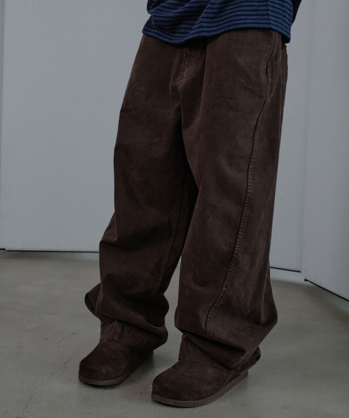 다이브인(DIVEIN) WASHED CURVED CHINO PANTS (BROWN)